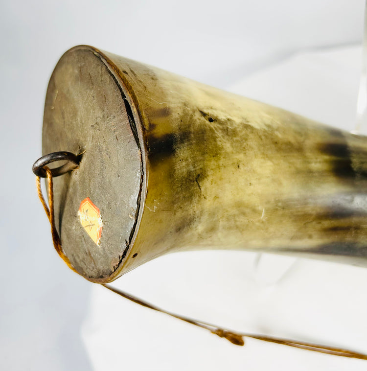 Wooden base plug and suspension hardware on historic firearms powder horn