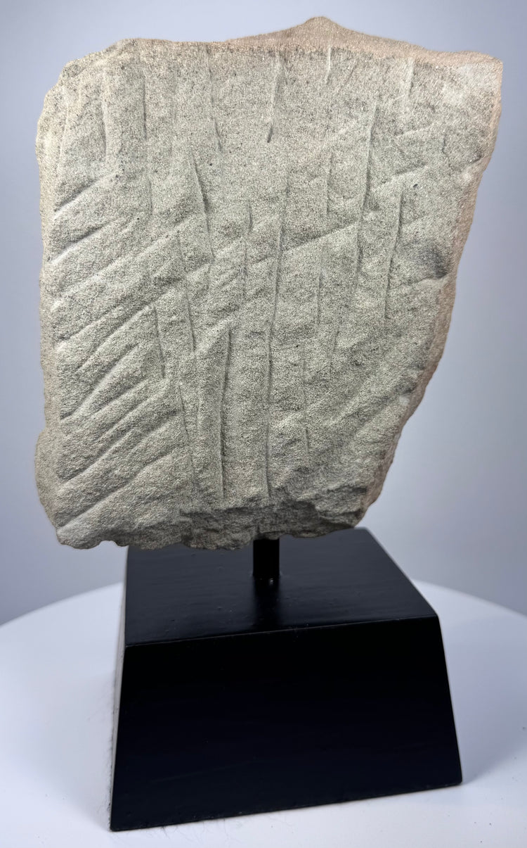 Fragment de dévotion de l'Empire khmer | Padmapani (Avalokiteshvara) en pierre sculptée | Vers le XIIe siècle