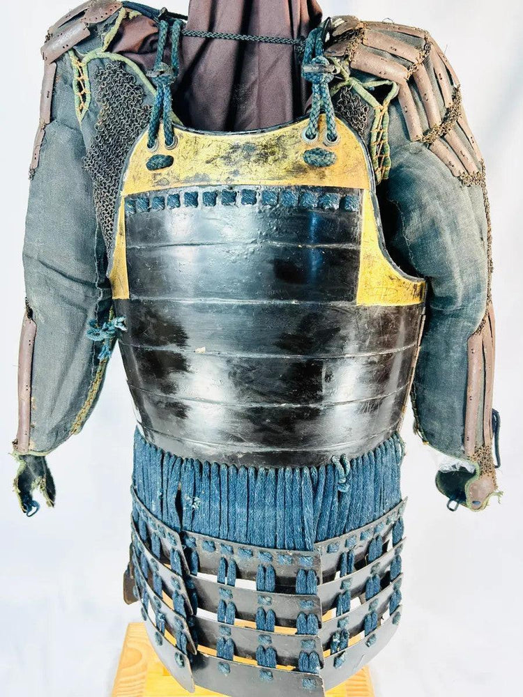 Japanese Samurai Do-Maru Armour with Takeda Clan Crest | 14th–16th Century