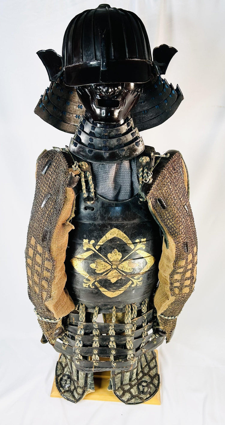 authentic muromachi samurai armor set with gold crest