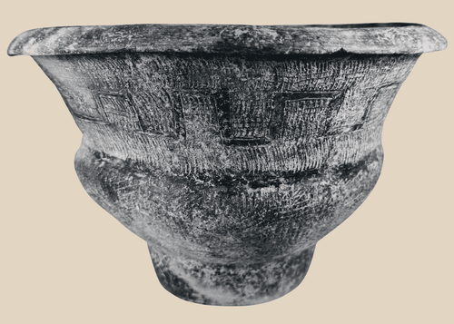 Large Ban Chiang-style earthenware vessel with incised geometric decoration and flared rim