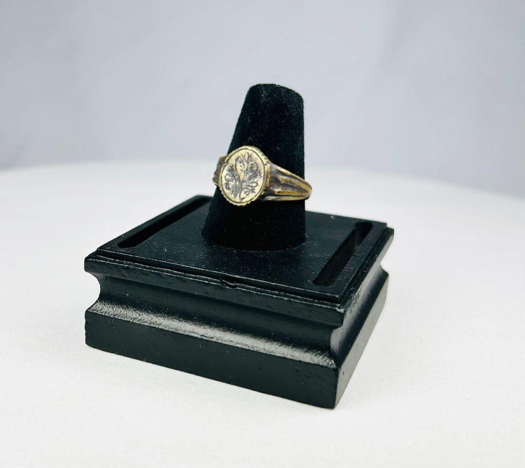 Late Roman to Early Byzantine gold-gilded bronze ring with engraved floral bezel, circa 300–600 CE