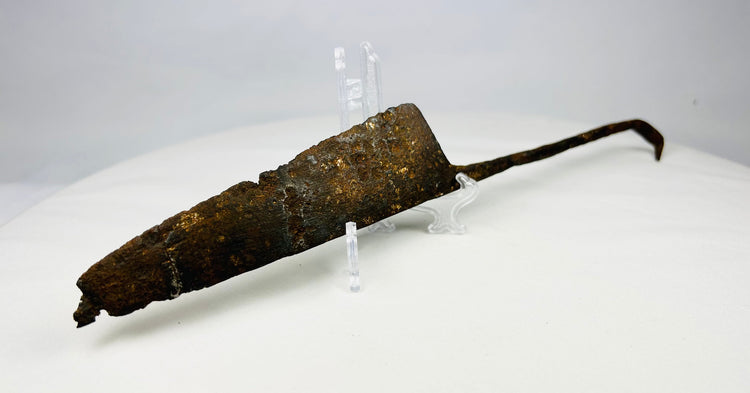 High to Late Middle Ages single-edged knife with tapered point and full tang