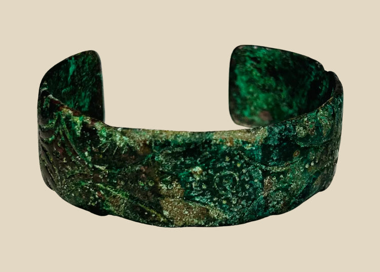 Ancient Persian Sassanian bronze cuff bracelet, open-ended, with incised geometric and floral patterns and natural green patina, circa 3rd–6th century CE