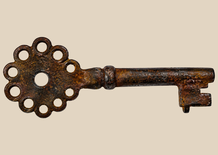 Spanish Colonial iron key, circa 16th–18th century, forged with pierced head and natural oxidation. Compact functional key used for doors, chests, or storage in the Spanish Empire, reflecting colonial craftsmanship, authority, and utilitarian design.