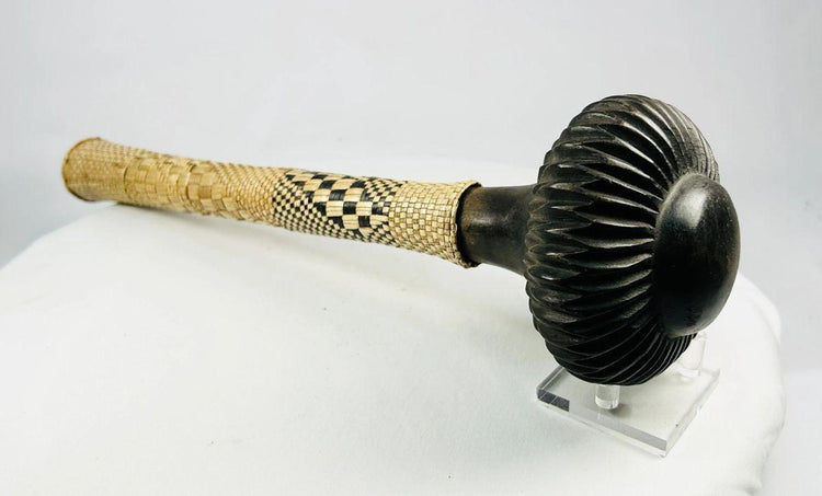 Maza de lanzamiento tradicional fiyiana | Ula de madera noble con ranuras incisas y empuñadura de fibra | Siglos XIX y XX