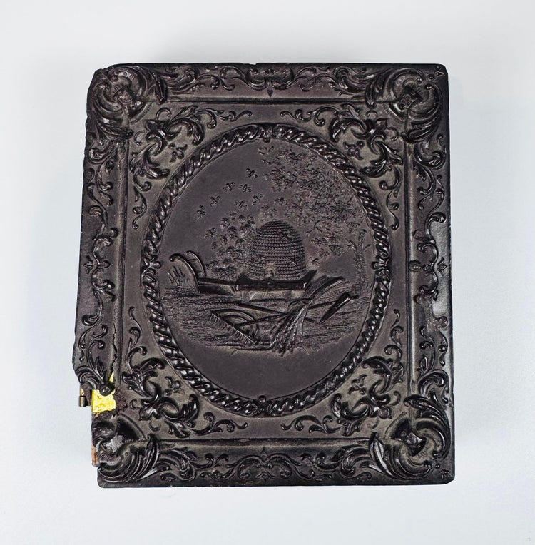 Original Victorian Union case containing two daguerreotype photographic portraits