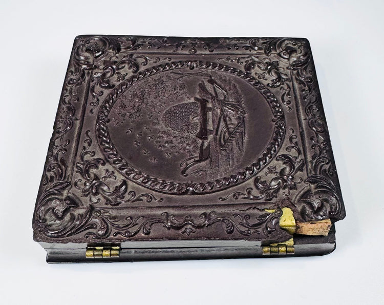 Rare mid-Victorian daguerreotype family portrait set in embossed Union case
