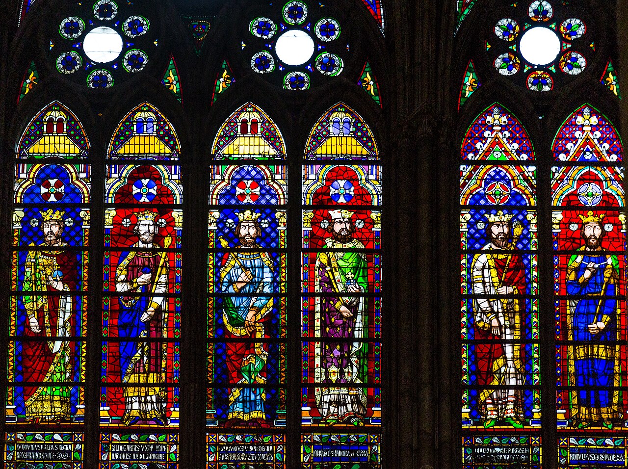 How Do You Make Stained Glass in Medieval Times?