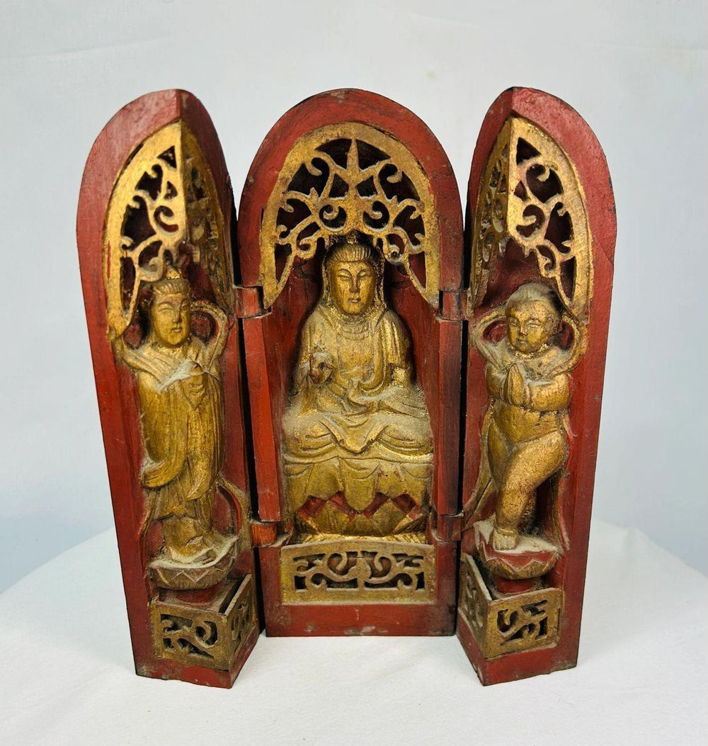 Qing Dynasty personal Buddhist altar depicting Guanyin or Buddha with attendants