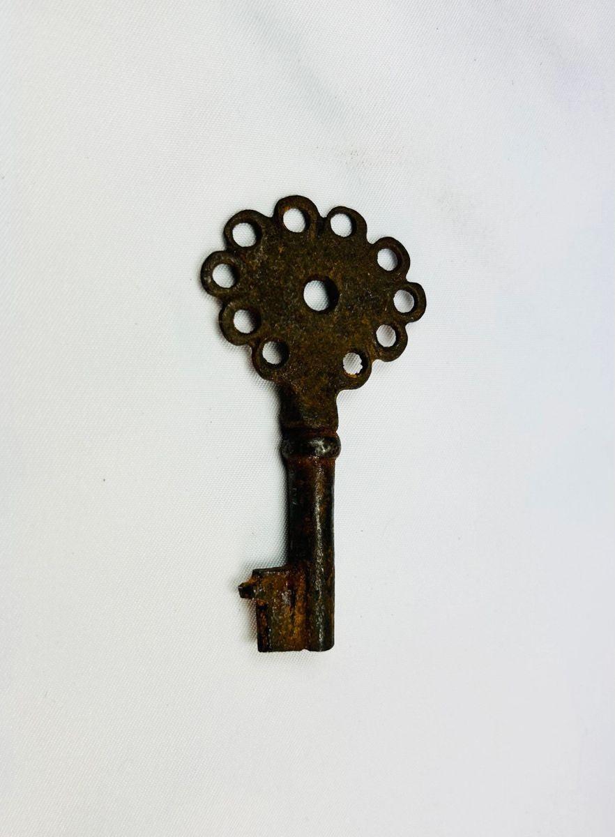 Spanish Colonial iron key 16th–18th century forged with pierced head