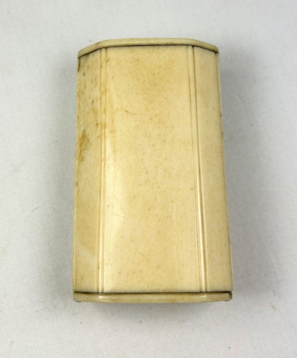 Napoleonic Wars era snuff box featuring Square Compasses Sun Moon designs