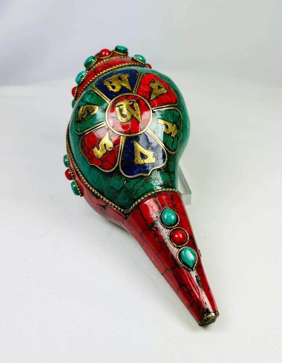 Qing Dynasty Tibetan ritual conch shell trumpet with ornate decoration