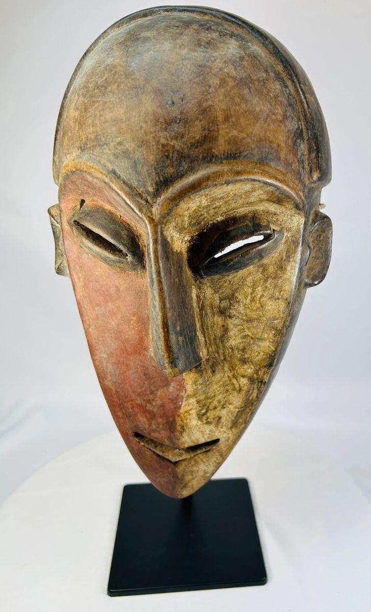 Dan ceremonial mask with dual-tone pigments and elongated eyes