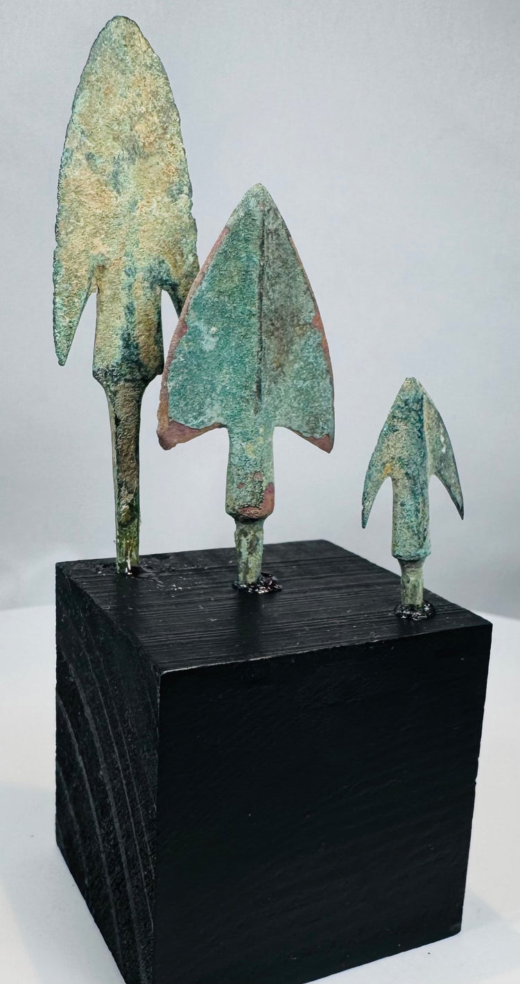 Mounted Bronze Age arrowhead group dating to the 14th–10th century BCE