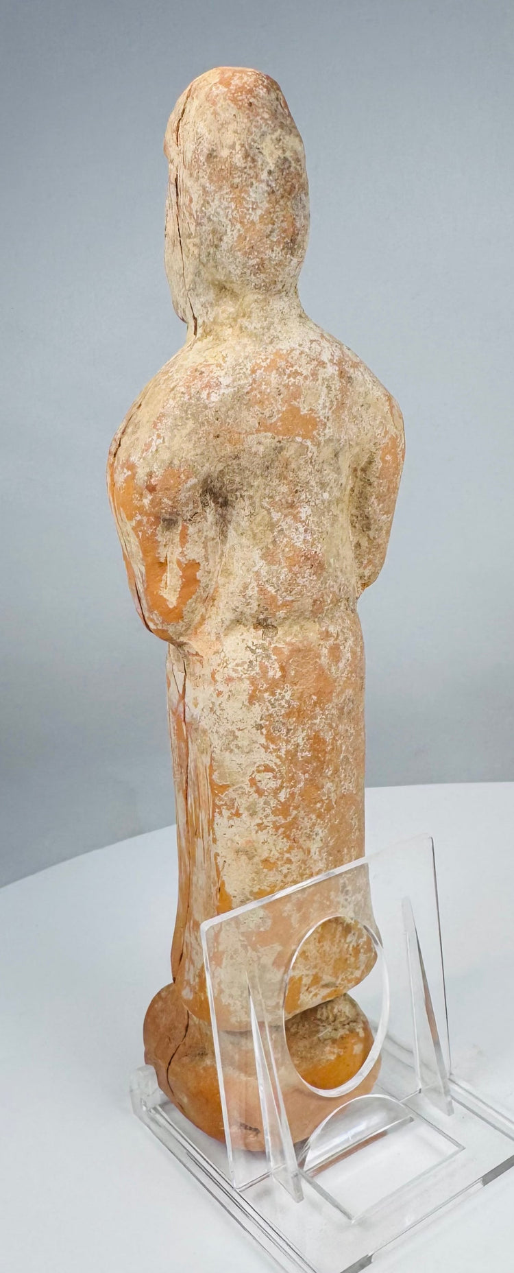 Rear view of ancient Chinese burial attendant with surviving cream-coloured slip