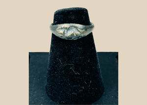 Anillo de bronce con motivo de ratón | Romano antiguo | Siglos I-IV d. C.