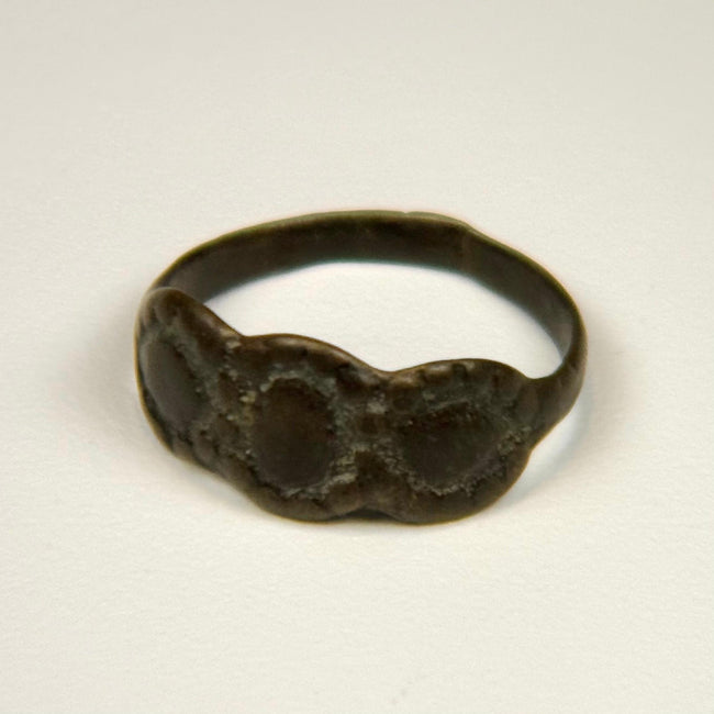 Ancient Late Roman to Early Byzantine silver ring with three clustered oval motifs, circa 300–600 CE
