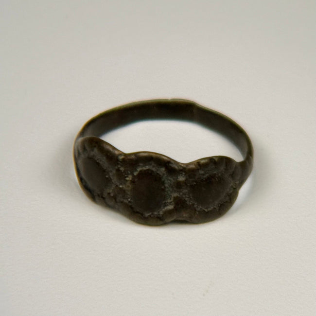 Early Byzantine silver finger ring featuring a distinctive three-oval clustered bezel design