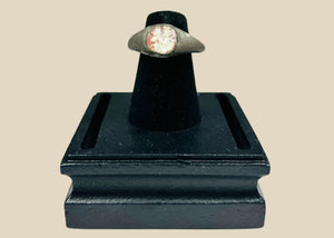 Anillo antiguo de plata con intaglio de cornalina | Circa I milenio a. C. 