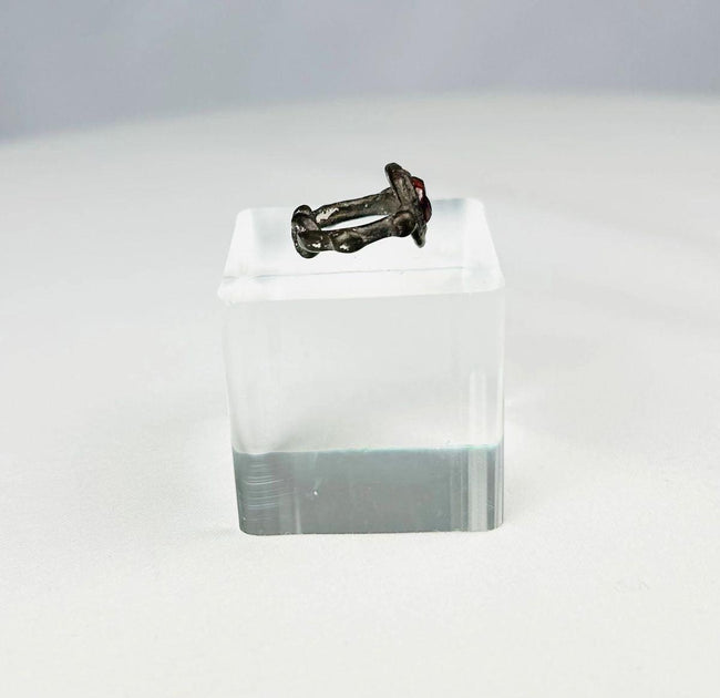 Ancient garnet intaglio ring from 4th–6th century CE preserving craftsmanship