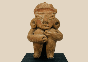 Antiguo Occidente de México | Figura ritual sedente en terracota | Circa 300 a. C. – 300 d. C.