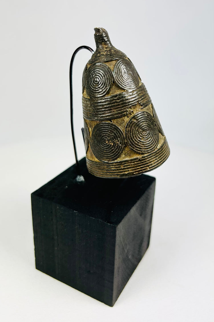 Late 19th century Tibetan ghanta ritual bell with aged patina and lotus motif body.