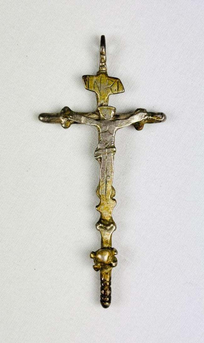 Colgante de crucifijo católico antiguo | Plata fundida con dorado | Sur de Europa | Circa 1780-1820