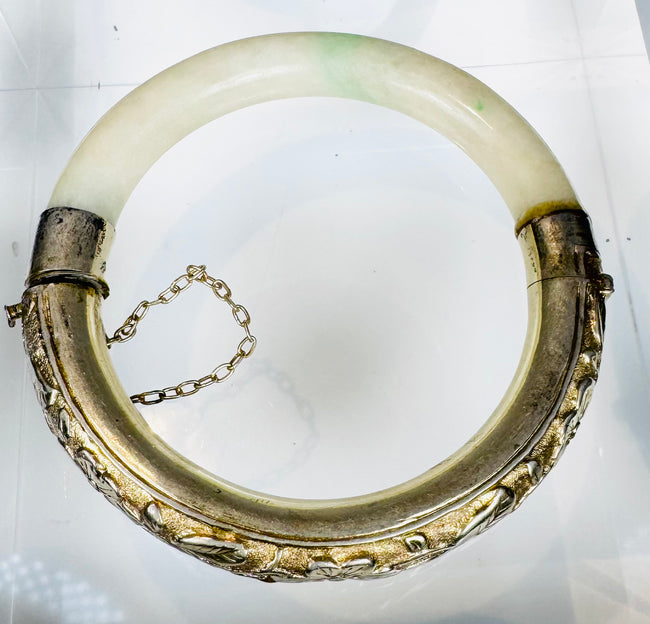 Early 20th-century Chinese silver-mounted hardstone bracelet with floral decoration