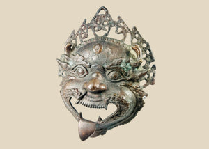 Masque rituel himalayen antique en bronze de Mahakala | Divinité protectrice du Vajrayana | Fin XIXe – début XXe siècle