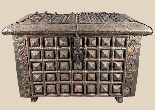 Late 19th-century Indian lidded box made of hardwood with brass cladding, featuring embossed geometric and pyramid-like designs. Original lock and latch intact. Combines traditional Indian craftsmanship, functional storage, and decorative elegance.