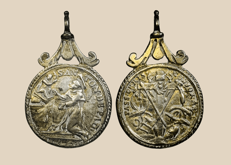 Antique silver devotional medal depicting Saint Anthony of Padua kneeling before the Christ Child, Catholic Europe, late 18th–early 19th century.