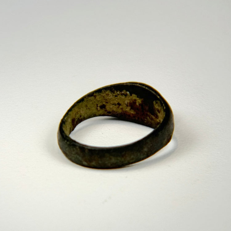 Sassanian Persian silver ring displaying the polished carnelian intaglio and subtle decorative details