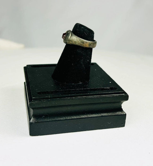 Sassanian silver ring featuring engraved carnelian gemstone seal