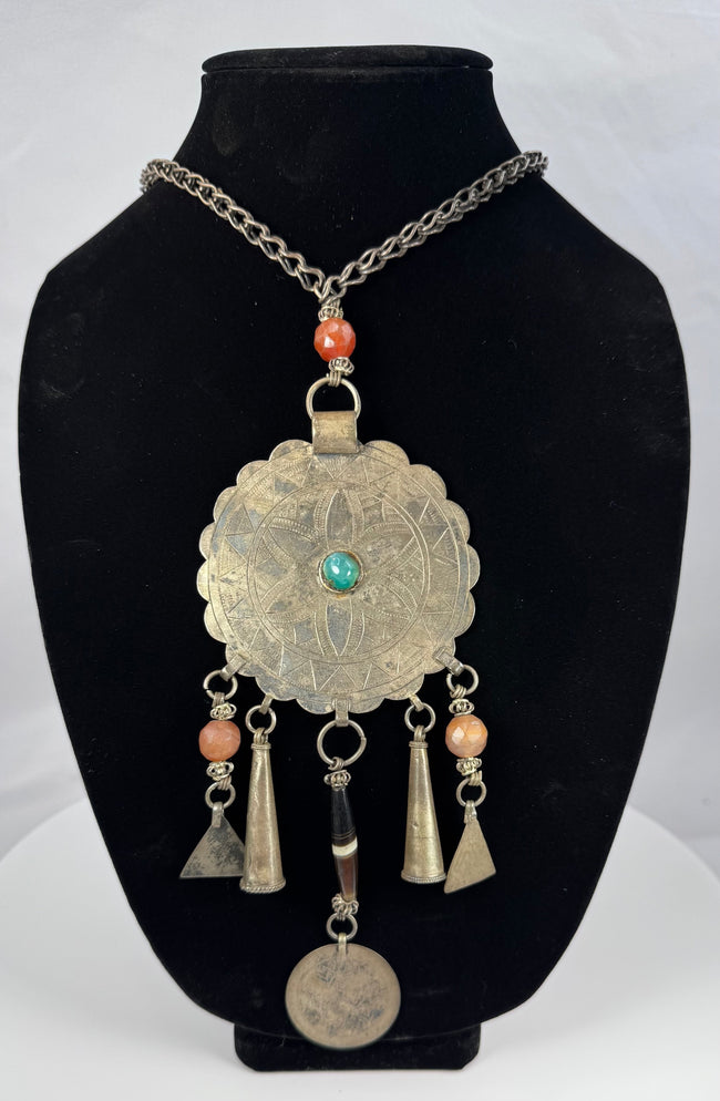 Mid-20th-century Kuchi-style necklace with scalloped metal pendant and interlinked chain