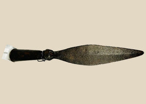 Lance chinoise à huit bannières | Lame en fer et manche en bois naturel | Dynastie Qing | XVIIIe siècle