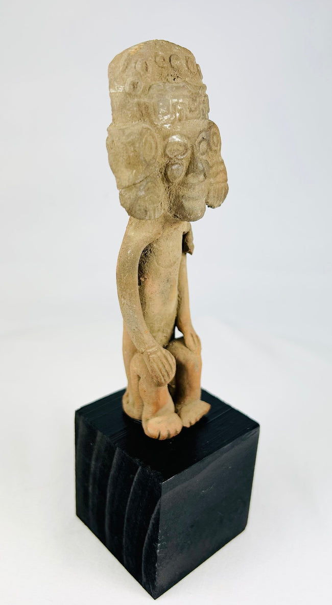Asistente clásico de terracota teotihuacana | Manos sobre las rodillas | Circa 250-600 d. C.