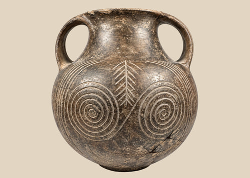 Early Etruscan impasto spiral amphora, circa 700–650 BCE, with double handles and deeply incised concentric decoration.