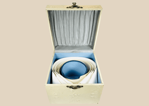 Edwardian Gentleman’s Detachable Collar Box with Original Arrow Collars | Circa 1900–1920