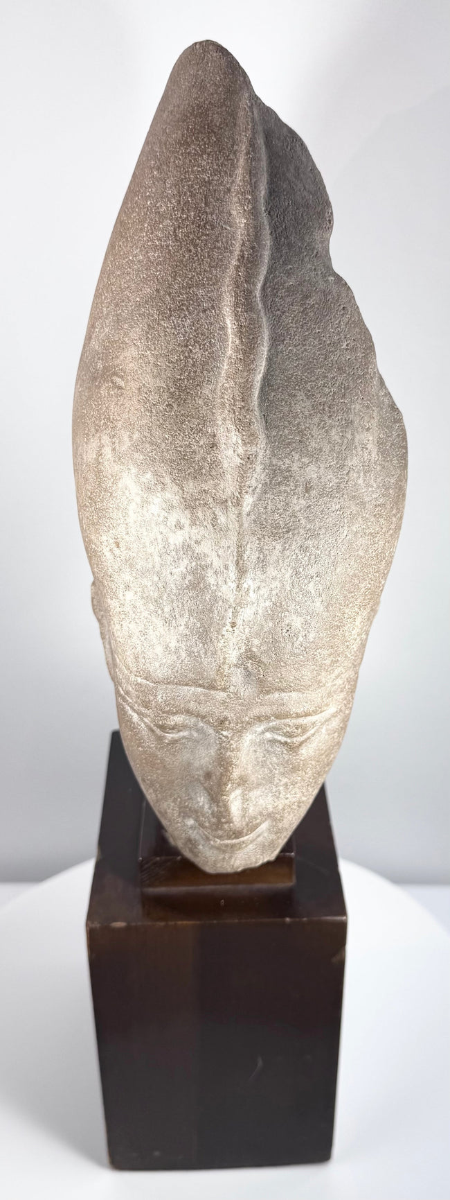 Detailed side view of the pharaoh’s face, ear, crown, and sculpted contours