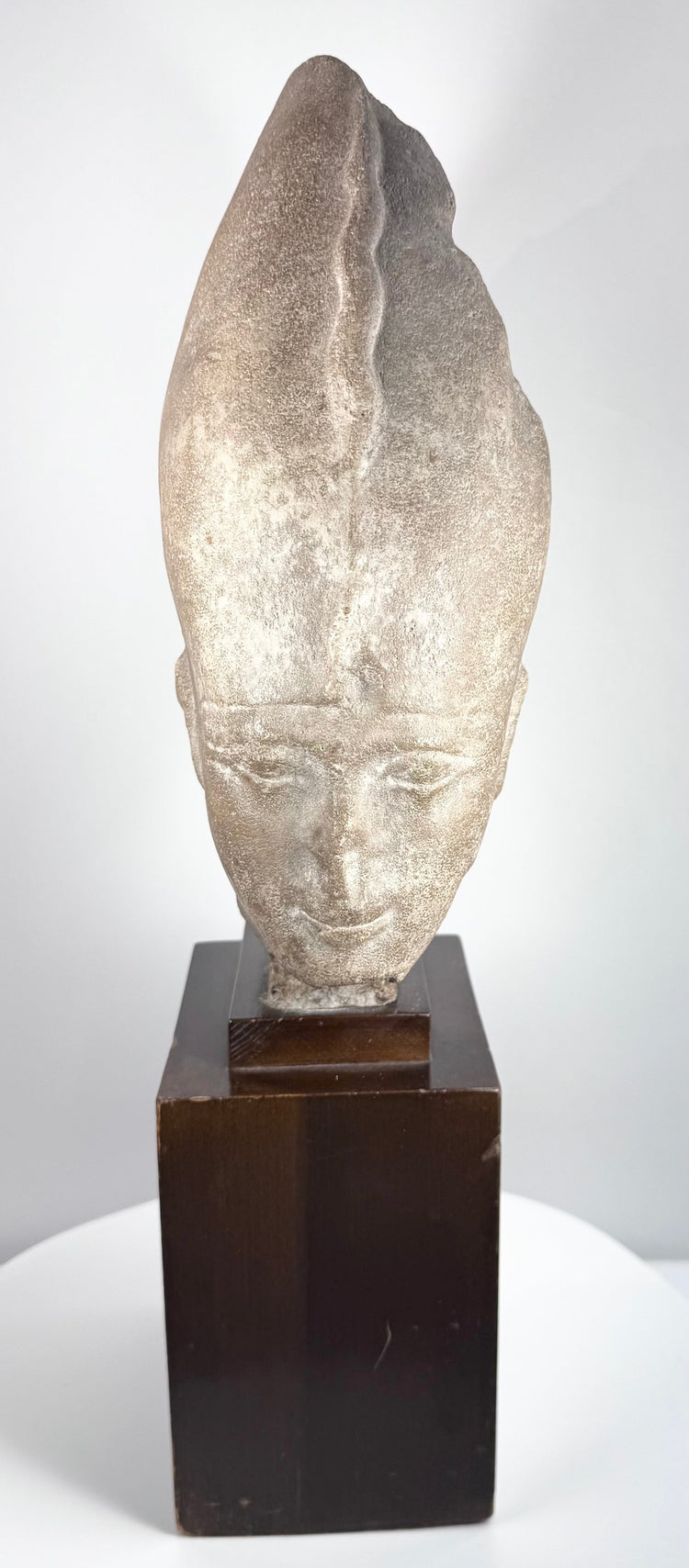 Three-quarter view of an Egyptian-style pharaoh sculpture wearing the hedjet crown