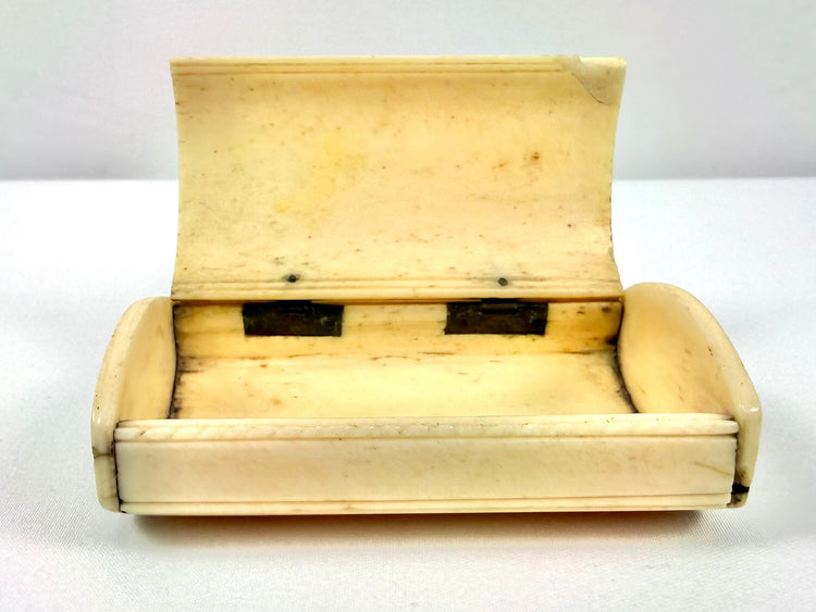 Early 19th-century Masonic snuff box adorned with symbolic pillars, Sun and Moon motifs, and geometric decorations.