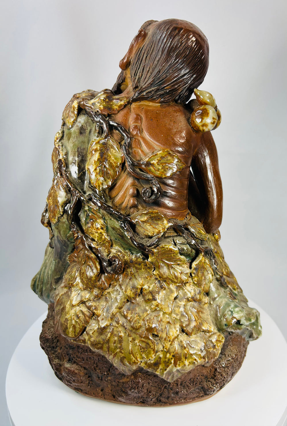 Chinese Buddhist folklore figure Jigong with gourd vessels and flowing vine leaves.