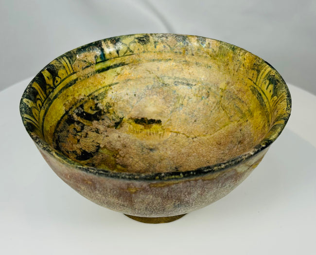 Islamic earthenware bowl from Persia or Syria with Kufic inspired rim design