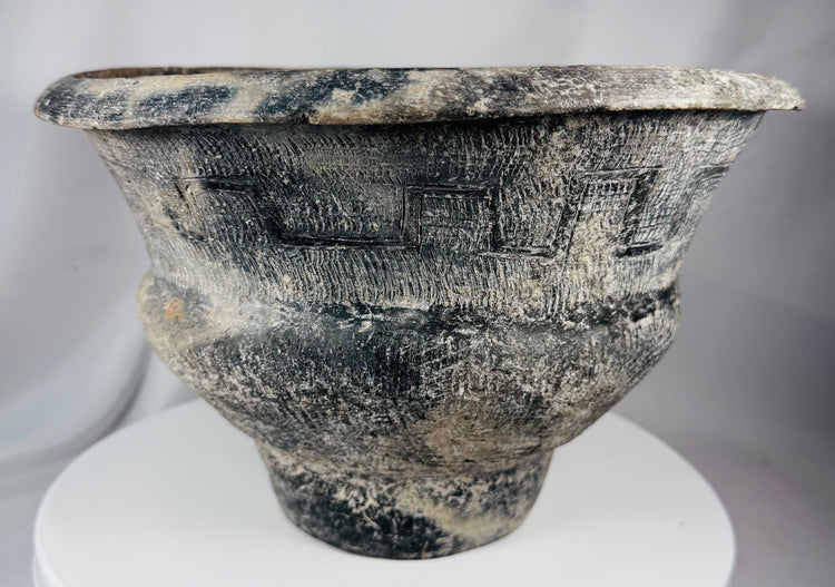 Southeast Asian Ban Chiang-style pottery displaying geometric ornamentation and bold sculptural contours