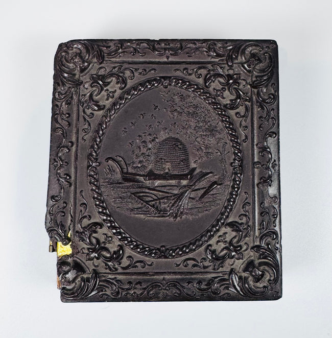 Original Victorian Union case containing two daguerreotype photographic portraits