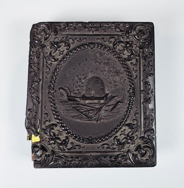 Original Victorian Union case containing two daguerreotype photographic portraits