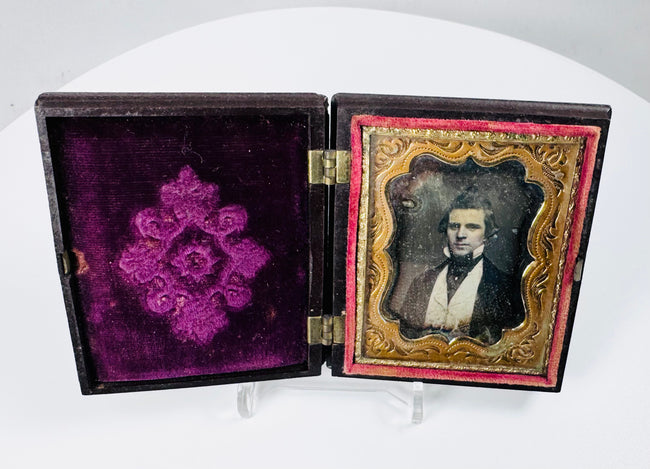 Antique Victorian daguerreotype photograph of a gentleman housed in decorative Union case