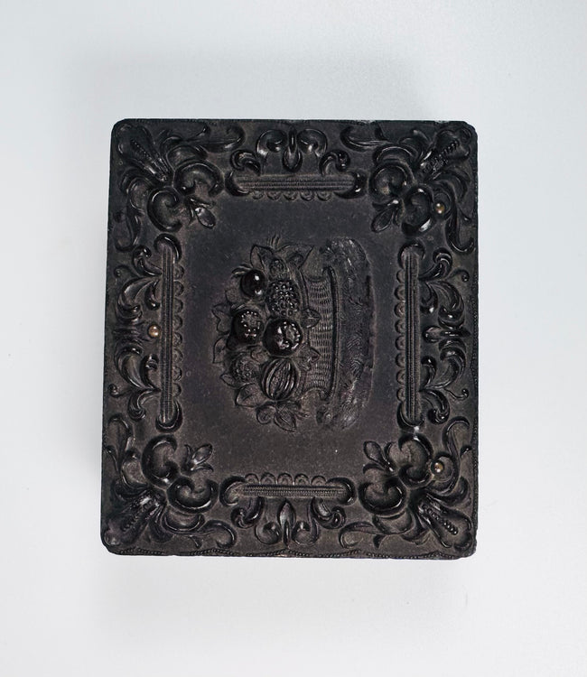 Early American daguerreotype portrait with gilt brass mat and velvet-lined Union case