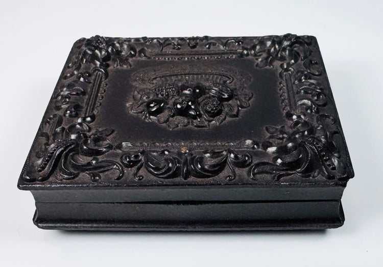 Rare mid-Victorian daguerreotype photograph in original decorative Union case